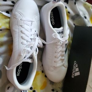 Adidas size 9 1/2 women shoe